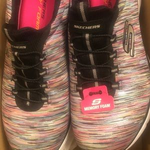 Skechers No tie Memory Form Shoes